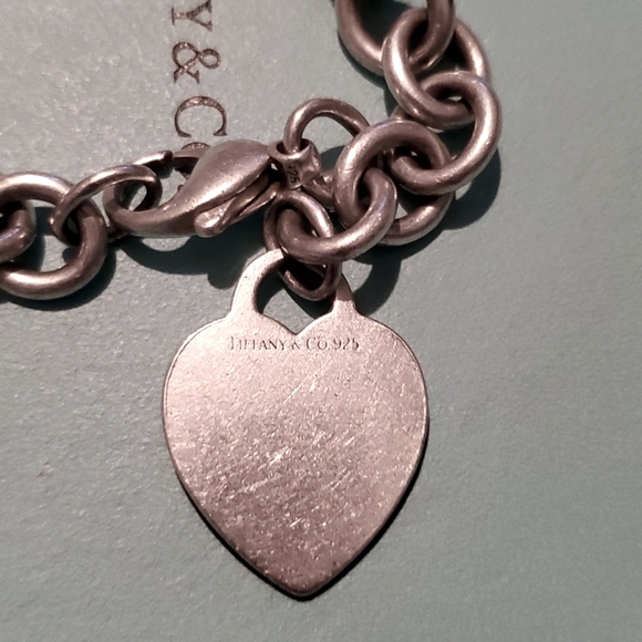 Tiffany & Co Bracelet with a heart shaped charm - Picture 2 of 16